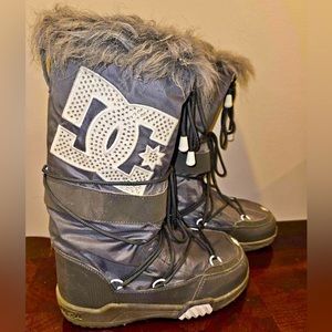 DC SNOW BOOTS SIZE 7 dm for inquiries before purchasing!